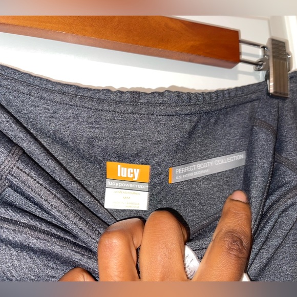 Lucy Perfect Booty Capri Leggings - Picture 4 of 7